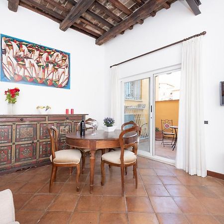 Stunning Campo De Fiori Apartment With Terrace Rome Buitenkant foto